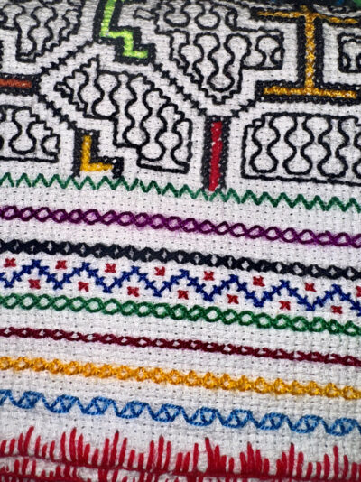 shipibo-konibo-hand-embroided-kene-cerimonial-art-peru-dim-65x140cm shipibo-konibo-hand-embroided-kene-cerimonial-art-peru