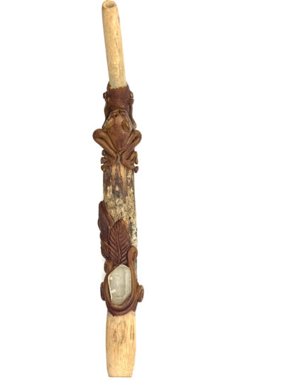 tepi-kambo-frog-and-crystal