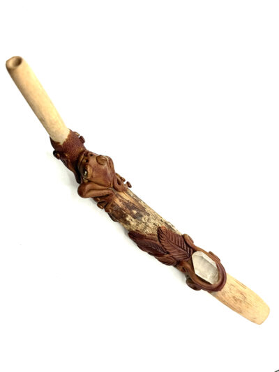 tepi-kambo-frog-and-crystal