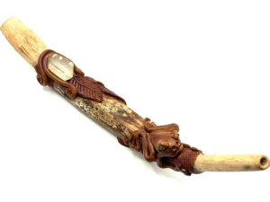 tepi-kambo-frog-and-crystal